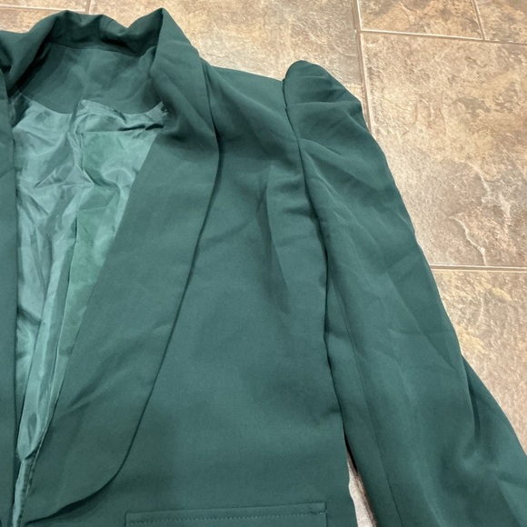 ❄3/$26 Xmas sale❄ Elegant Green Women's Blazer - Picture 3 of 4
